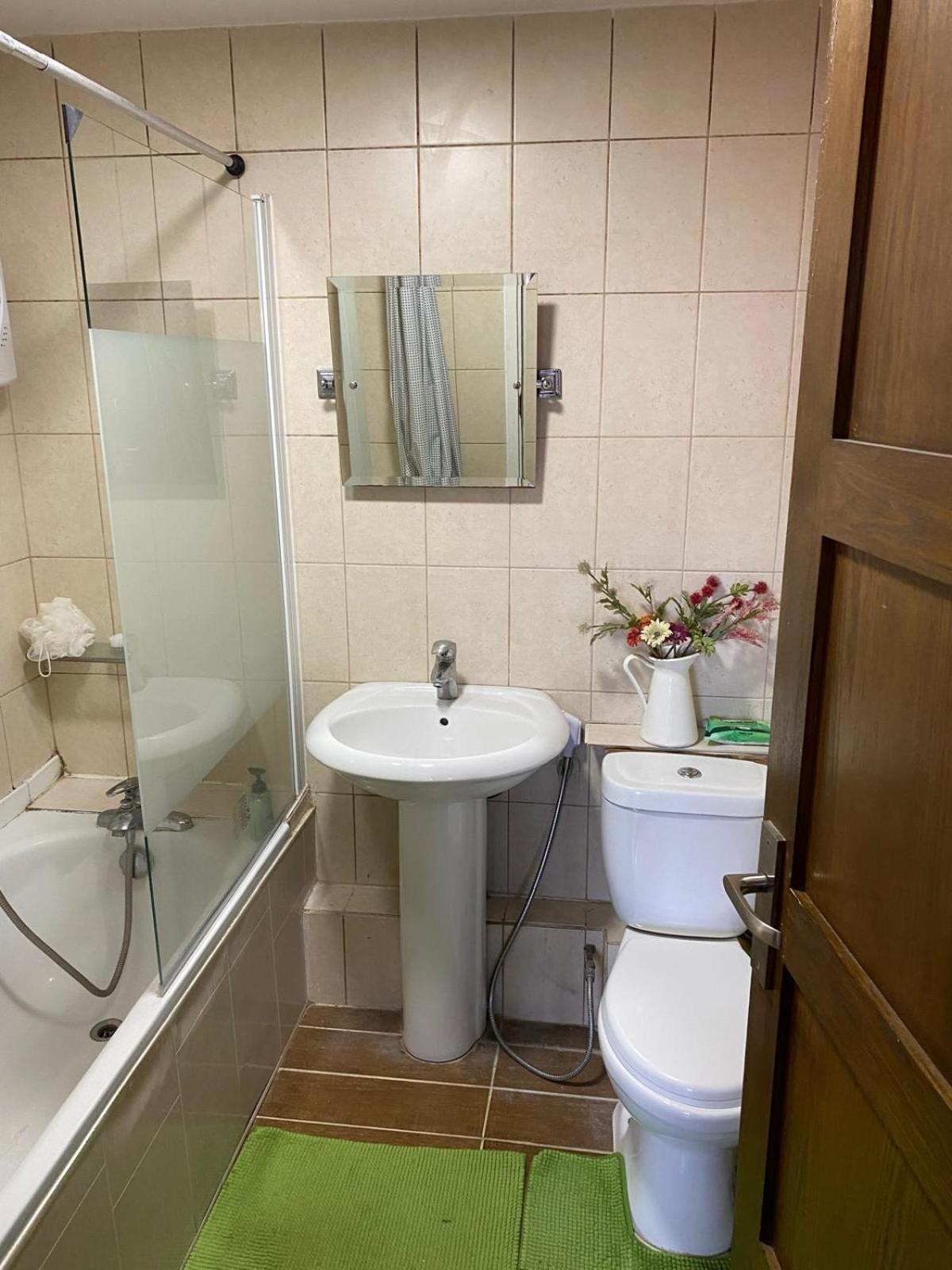 The Kingston Hideaway Hostel Kingston upon Thames  Bagian luar foto